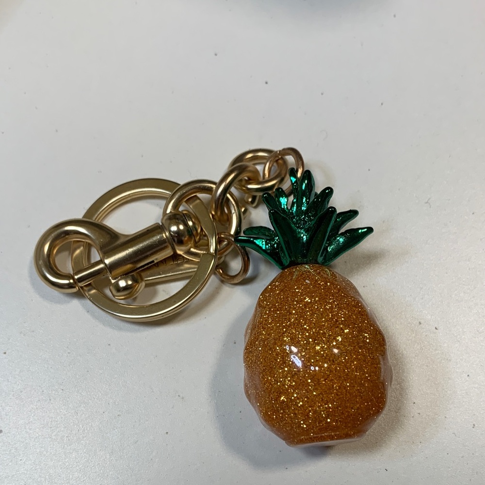 Gold Pineapple Keychain
